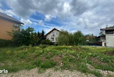 Teren de 2060 mp, în Central