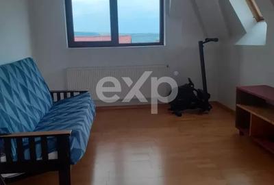 Apartament cu 3 camere semidecomandat în Europa
