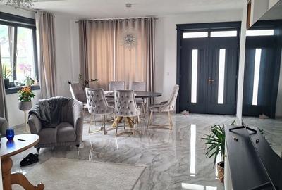 Casă cu 3 camere în Cașin