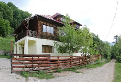 Casă cu 10 camere în Varlaam