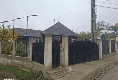 Casă cu 4 camere în Cacica