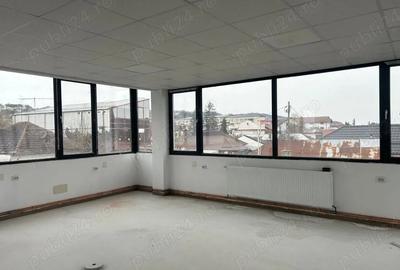 Spațiu comercial, de 180 mp, în Central - 4