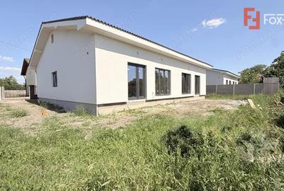 Casă cu 3 camere cu Canalizare în Moșnița Veche