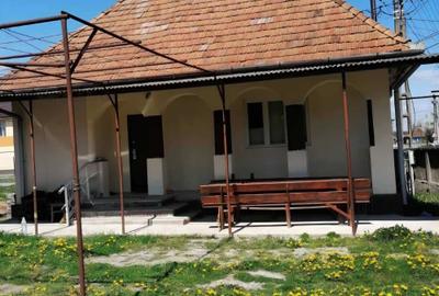 Casă cu 2 camere în Românași