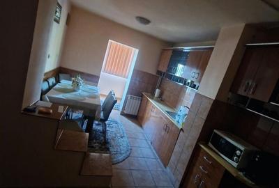 Apartament cu 3 camere în Decebal