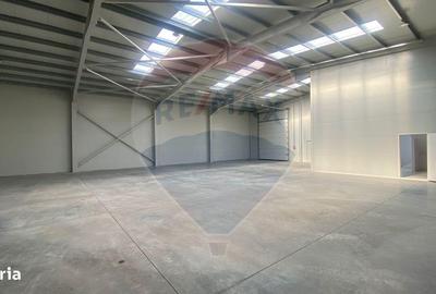 Spațiu comercial, de 550 mp, în Central - 3