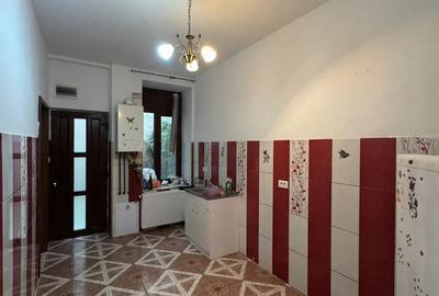 Casă cu 2 camere în Central