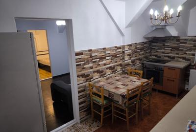 Apartament cu 3 camere semidecomandat în Lazaret