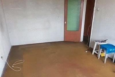 Apartament cu 3 camere decomandat în Titan