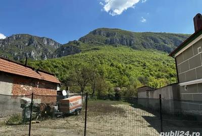 Teren de 1350 mp, în Central