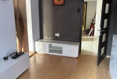Apartament cu 3 camere semidecomandat în Berceni - 1