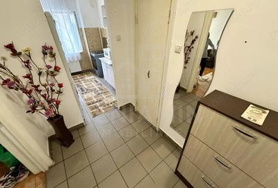 Apartament cu 2 camere semidecomandat în Craiovița Nouă