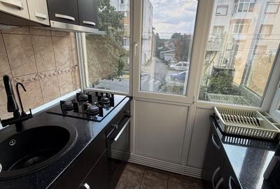 Apartament cu 2 camere decomandat în Broșteni