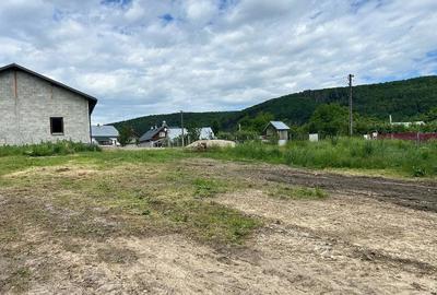 Teren de 2200 mp, în Pătrăuți - 6