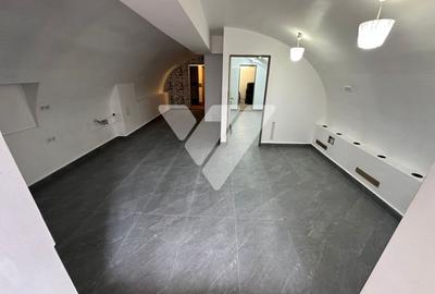 Spațiu comercial, de 55.099998474121 mp, în Central - 1