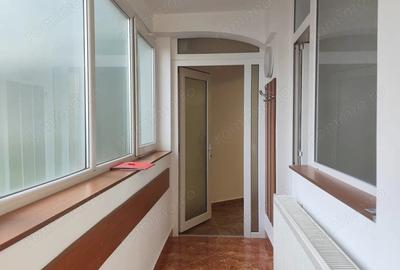 Spațiu comercial, de 50 mp, în Rogerius - 11