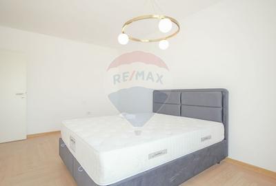 Apartament cu 4 camere decomandat, mobilat în Tractorul - 26