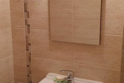 Apartament cu 3 camere decomandat, mobilat în Central