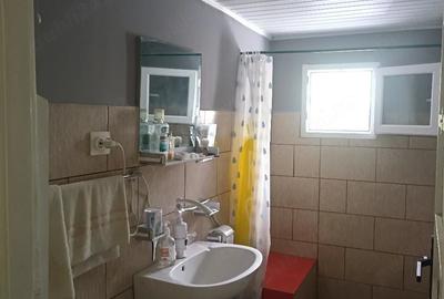 Casă cu 3 camere în Central