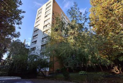 Apartament cu 3 camere semidecomandat, mobilat în Brâncoveanu