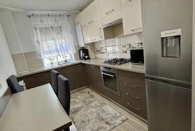 Apartament cu 3 camere decomandat, mobilat în Tractorul - 3