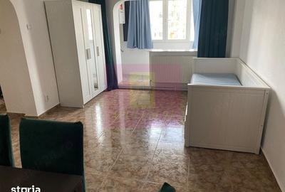 Apartament cu 4 camere semidecomandat în Tineretului