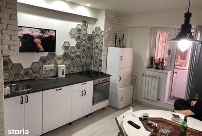 Apartament cu 3 camere decomandat în Nerva Traian