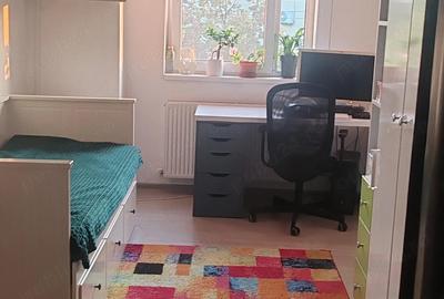 Apartament cu 3 camere semidecomandat în Central
