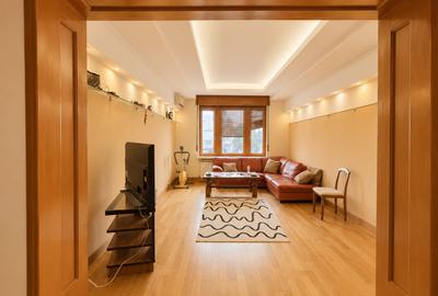 Apartament cu 3 camere decomandat în Moșilor