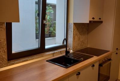 Apartament cu 2 camere decomandat, mobilat în Central
