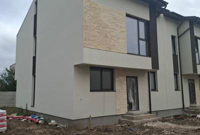 Duplex cu 4 camere cu Canalizare în Prelungirea Ghencea - 1