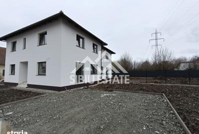 Casă cu 5 camere cu Teren 400 Mp în Șelimbăr