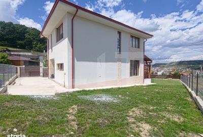 Casă cu 4 camere în Chinteni