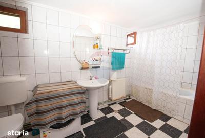 Casă cu 5 camere cu Teren 2000 Mp în Gălbinași - 18