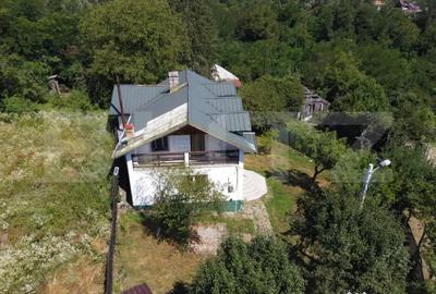 Casă cu 4 camere cu Teren 866 Mp în Măgura (Hulubești)