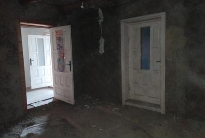Casă cu 4 camere cu Teren 1600 Mp în Central - 3