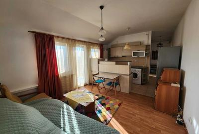Apartament cu 3 camere semidecomandat în Cedonia