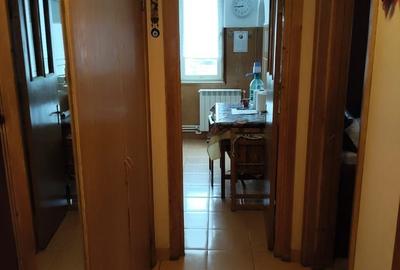 Apartament cu 3 camere decomandat în Far