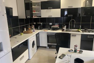 Apartament cu 4 camere decomandat în Central - 3