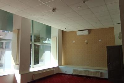 Spațiu comercial, de 65 mp, în Central - 3