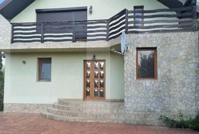 Casă cu 5 camere cu Teren 700 Mp în Central