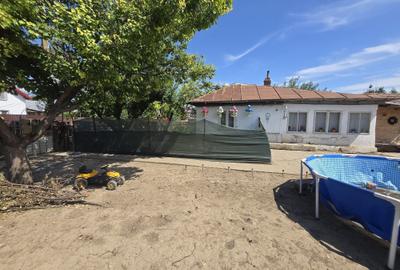 Casă cu 3 camere în Cazasu