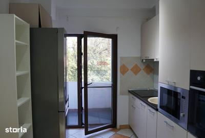 Apartament cu 3 camere în Romană