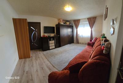Apartament cu 2 camere semidecomandat în Noua