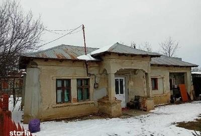 Casă cu 2 camere cu Teren 1500 Mp în Brezoaele - 1