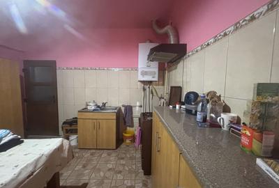 Casă individuală cu 3 camere cu Canalizare în Dumbrăvița