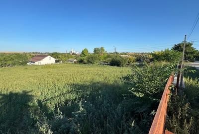 Teren de 2000 mp, în Plopeni