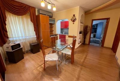Apartament cu 3 camere decomandat în Sud