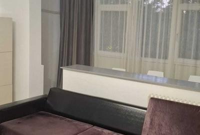 Apartament cu 3 camere semidecomandat în Alexandru Obregia