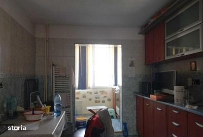 Apartament cu 3 camere decomandat în Ștefan cel Mare